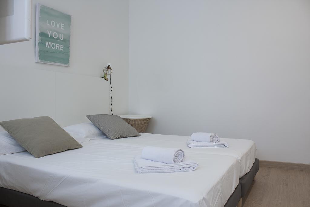Flateli Roger 6 Apartment Барселона Екстериор снимка