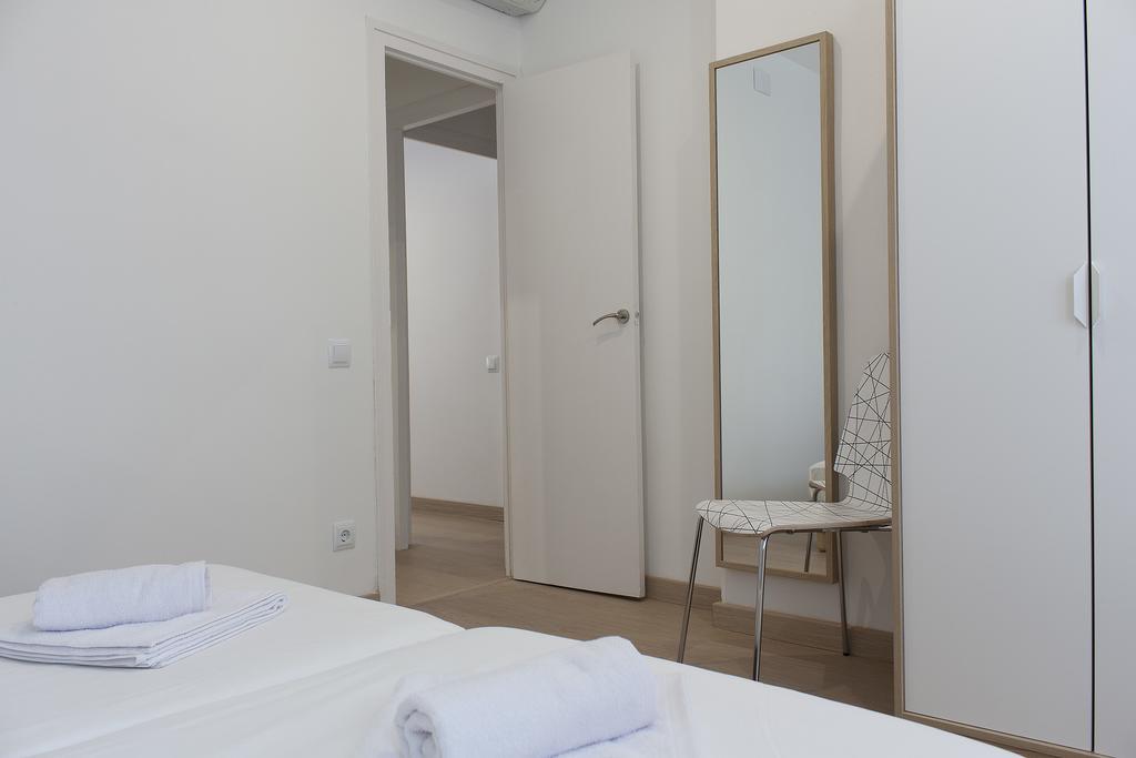 Flateli Roger 6 Apartment Барселона Екстериор снимка