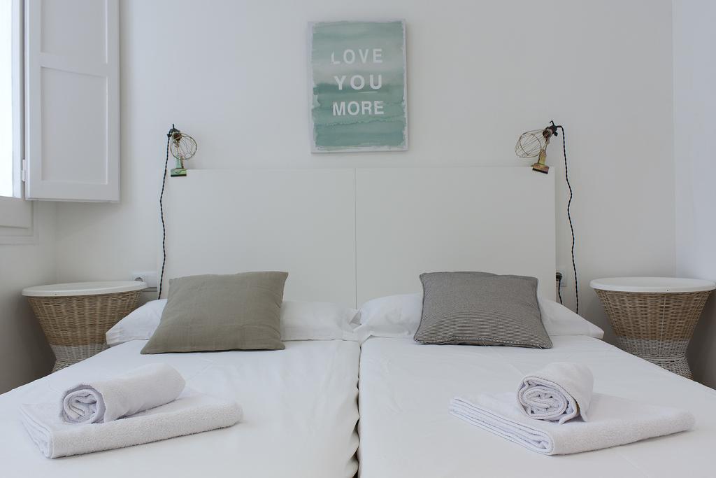 Flateli Roger 6 Apartment Барселона Екстериор снимка