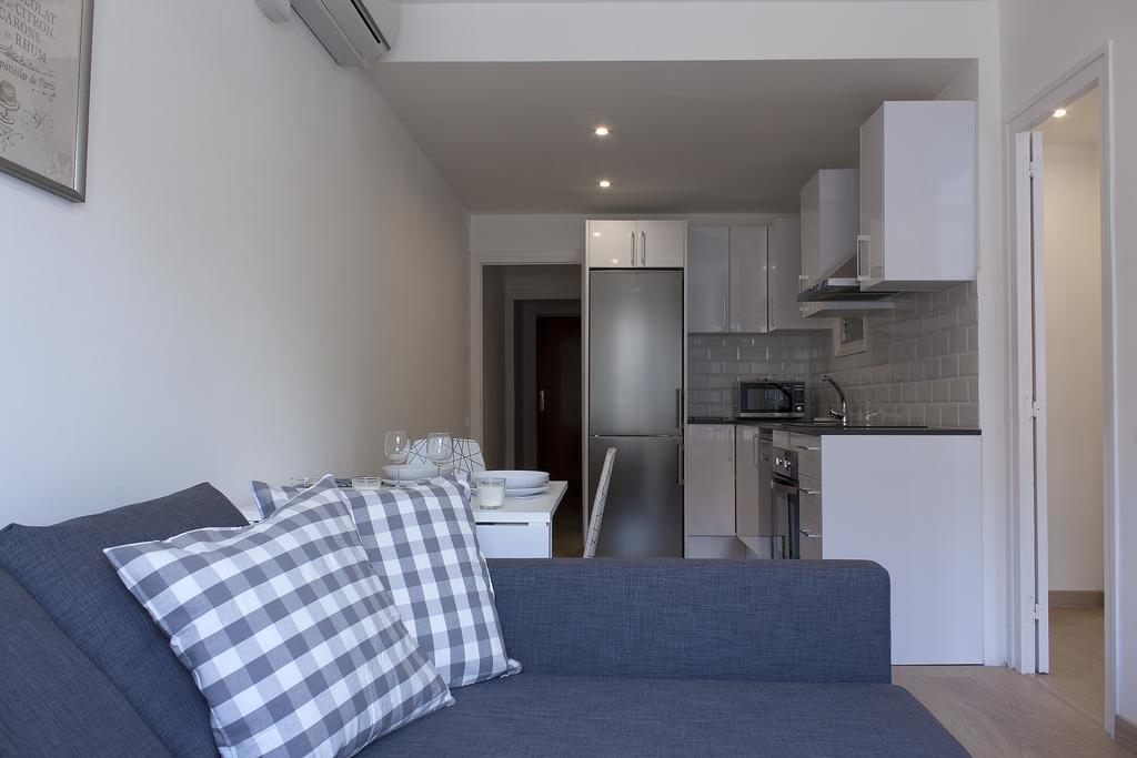 Flateli Roger 6 Apartment Барселона Екстериор снимка